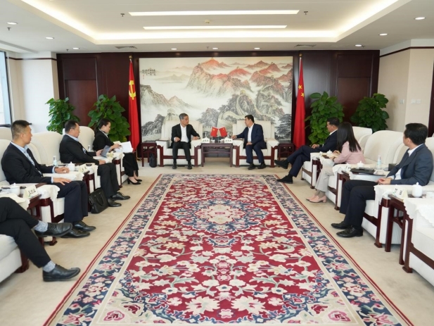 白忠泉董事長與全國政協(xié)副主席、共享基金會主席梁振英會談